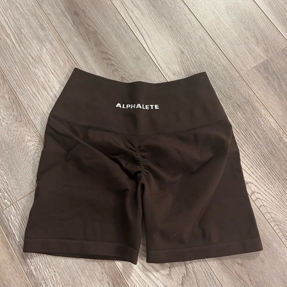 Chocolate alphalete amplify 4.5” shorts - Picture 3 of 3